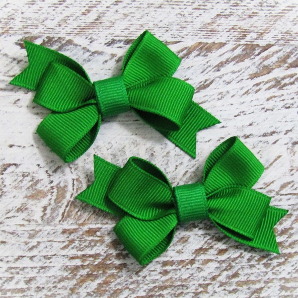 Tiny Green Bow, Green Pinwheel Bow, Small Green Bow, 2 inch Bow, Infant Hair Bow, No Slip Bow, Baby Hair Bow, Green Hair Clip, Emerald Green