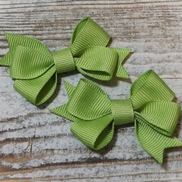 Lime Green Pinwheel Bow, Tiny Green Bow, Green Baby Bow, 2 inch Bow, Green Infant Bow, No Slip Bow, Green Hair Bow, Small Lime Green Bow