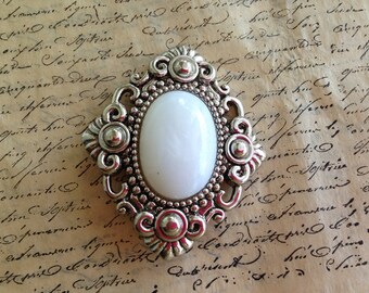 Silver Brooche Button