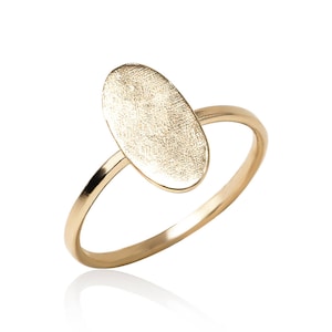 Guld oval ring, lång oval ring, minimalistisk ring, guldcirkelring, geometriska smycken, grossistringar, trendig ring, iögonfallande guldring