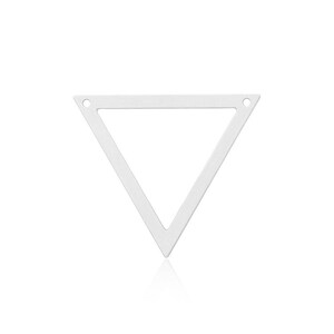 K&ouml;nnte beinhalten: Ein wei&szlig;er Metall-Dreiecksanh&auml;nger mit glatter, polierter Oberfl&auml;che. Das Dreieck ist an allen Seiten offen und bildet eine geometrische Form.