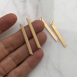 Guldstacksörhängen, Linjestacksörhängen, Stångörhängen, Guldstacksörhängen, Minimalistiska stiftörhängen, Guldstolpeörhängen, Guldstacksörhängen
