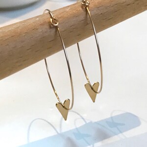 Gold gefüllt Herz Creolen, kleine Herz Ohrringe, Valentinstag Ohrringe, romantische Ohrstecker, Großhandel Ohrringe