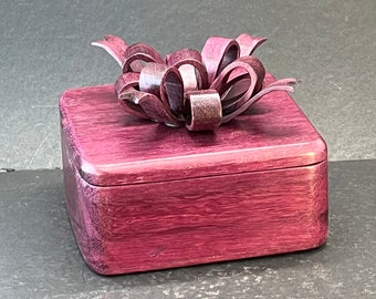 Scatola portagioie quadrata con coperchio Purpleheart e fiocco (scatola 2004)