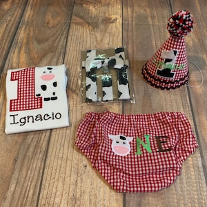 Boys Cake Smash Outfit, Cow First Birthday Outfit, 1st Birthday Boy, Farm Cake Smash, Birthday Decorations, Barnyard Birthday