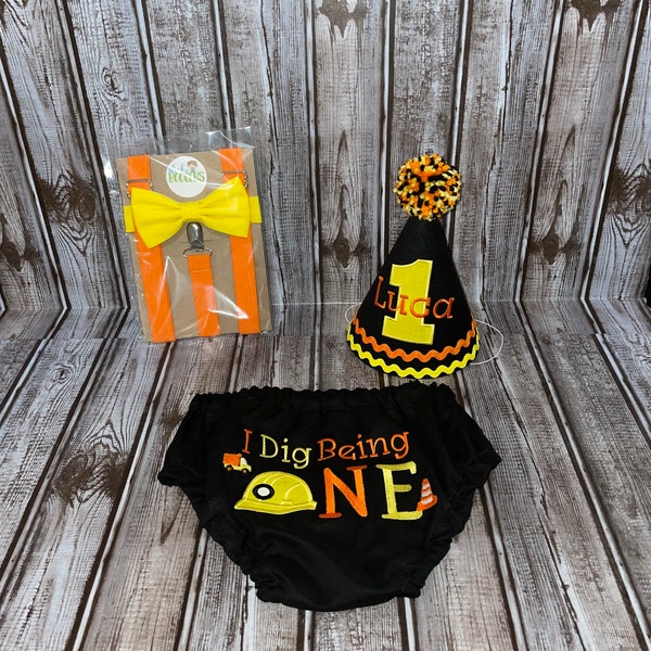 Construction Cake Smash Outfit for Boys, I Dig Being One, Diaper Cover, Birthday Hat, Personalized, Monogrammed, 1st Birthday, Embroidered