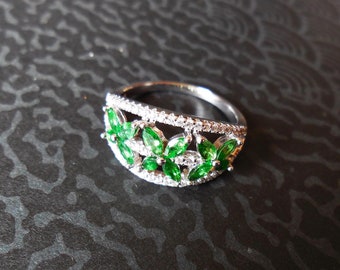 Tsavorite green Garnet & CZ ring in 925 sterling Silver and white Gold