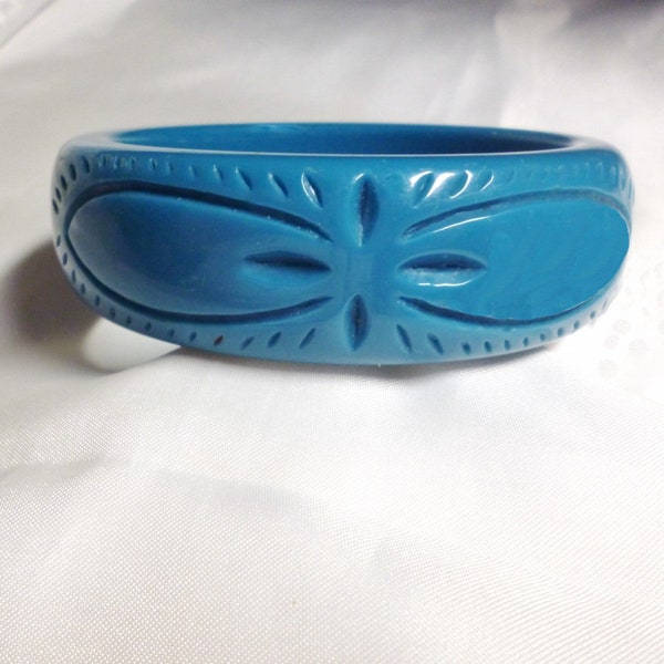 Bangle Bracelet Teal Hand Carved Turquoise Tone Vintage 1970s Southwestern EUC FREE Shipping 19527