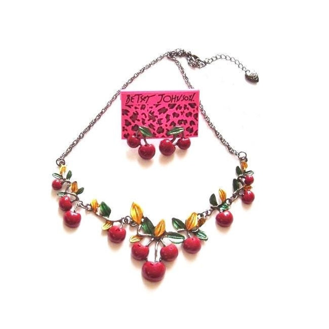 Betsey Johnson ベッツィージョンソン　ベッツィーヴィル　チェリー Betsey Johnson Set Necklace & Earrings Cherries W/leaves NOS