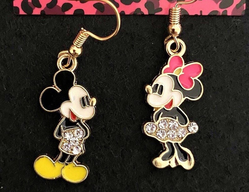 A closeup of Mickie & Minnie.