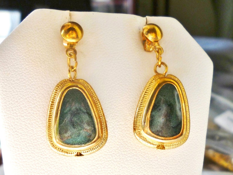 Gold Tone Excellent Condition FREE SHIPPING 13867 10/% OFF Necklace Faux Jade Necklace /& Dangle Earrings Vintage Green