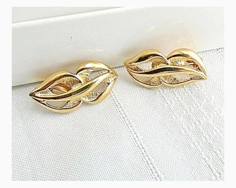 Monet Clip On Earrings Gold Tone Gold Plated Abstract Textured Design Vintage Estate Perfect Condition FREE SHIPPING 15917