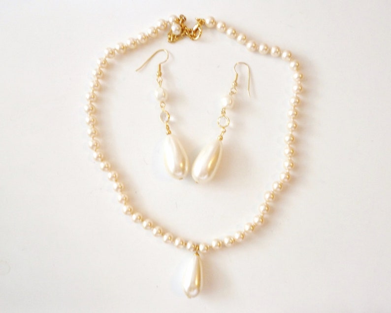 10/% OFF Necklace /& Earring Set Sea Shell Pearls Dangles Hand Knotted Mid Century Style Off White Excellent Cond FREE SHIPPING 0427 12681