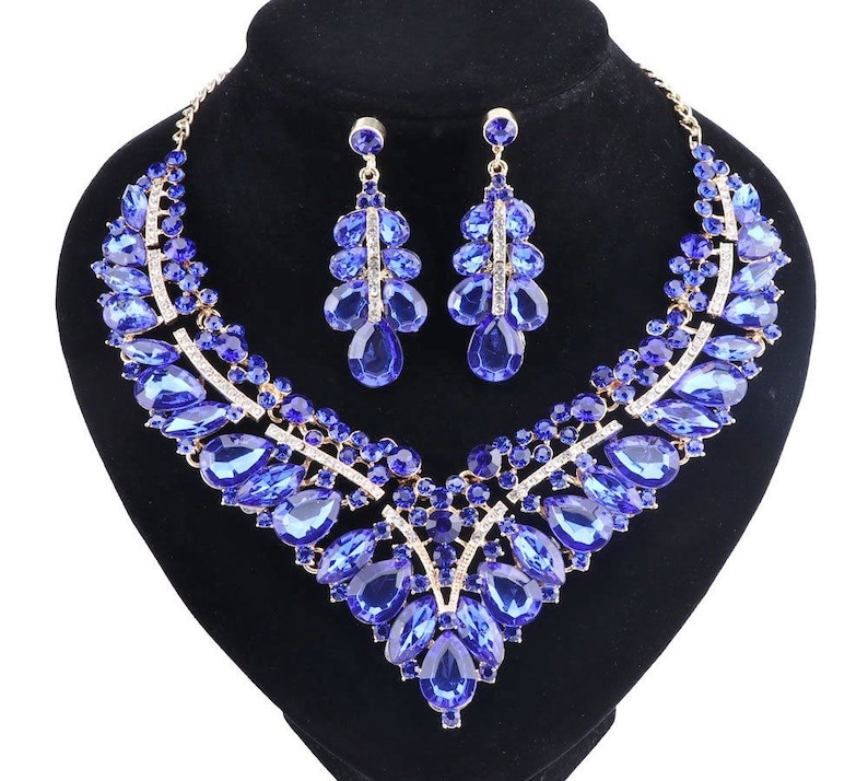 10/% OFF Necklace /& Earring Set Blue Clear Rhinestones Gold Plate Fancy Dressy Bib Pierced Dangles Perfect Condition FREE SHIPPING 15156