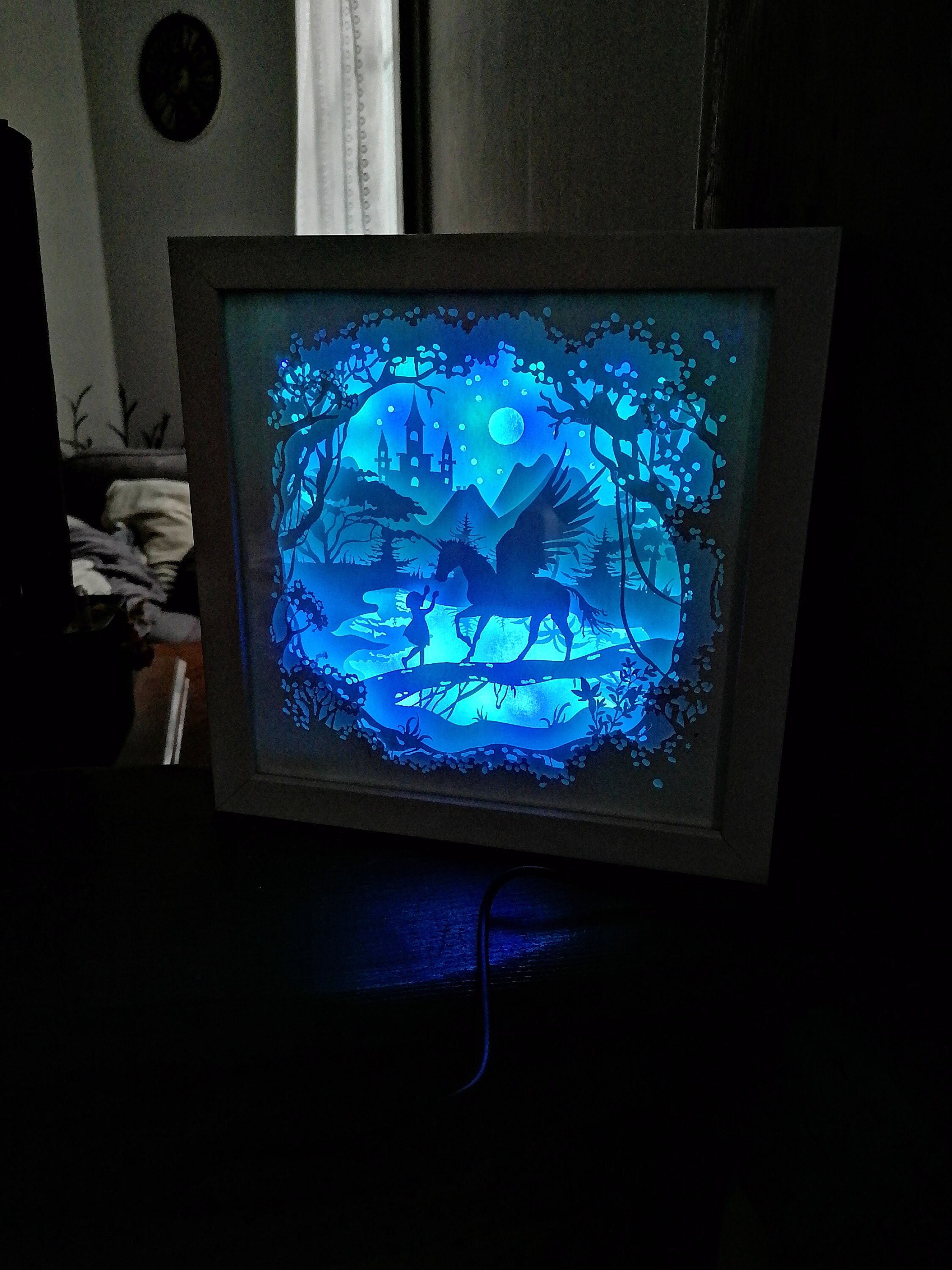 Lightbox Shadowbox La Licorne et Fillette Veilleuse de Nuit Pour Chambre d'enfant ou Lampe Salon Cad