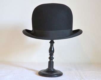 Ensemble Flottant De Chapeau Melon Noir élégant