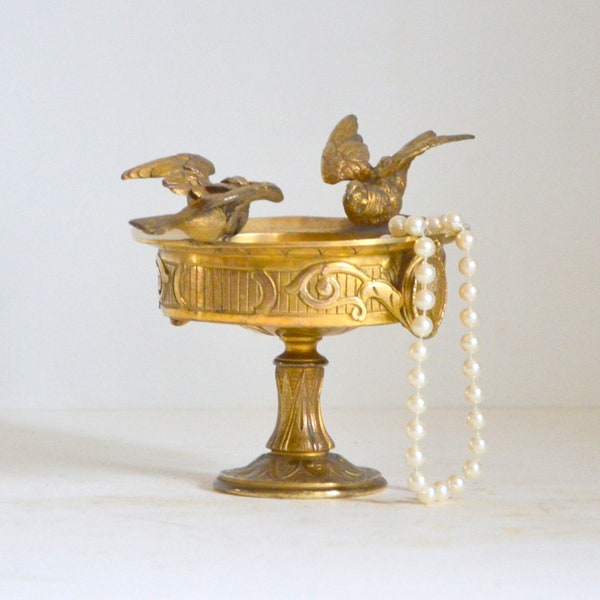 Coupe sur pied en bronze 19ème Français au décor d'oiseaux