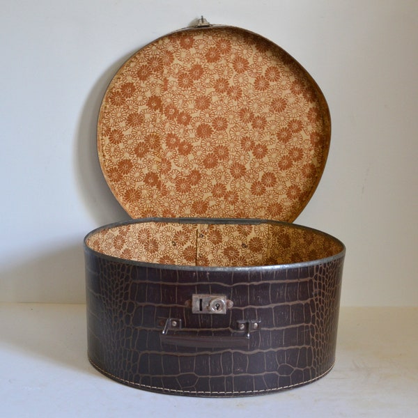 petite valise à chapeaux vintage Français