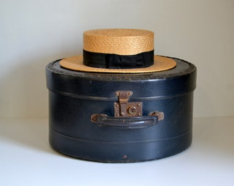 French Art Deco vintage hat box from the 1930s