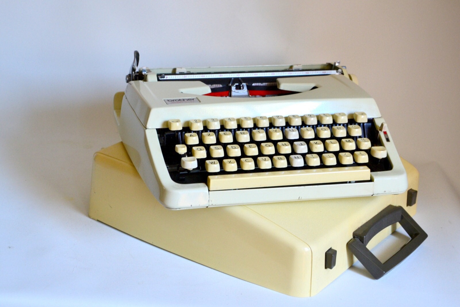 機械式タイプライター BROTHER モデル 200 ストローイエロー - Etsy 日本