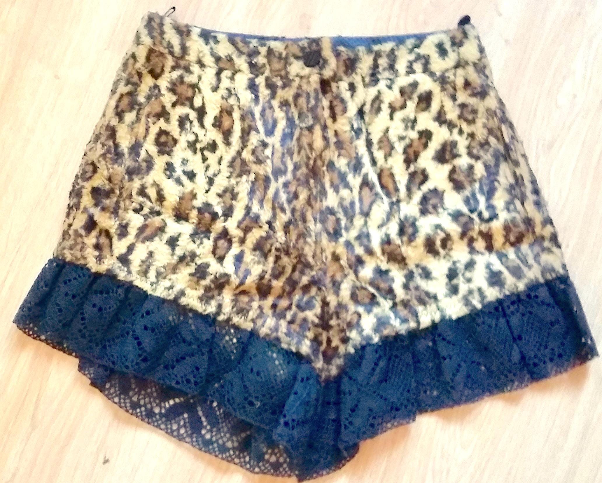 PANTHER LACE SHORTS