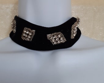 Neck circumference or CHOKER with rhinestone diamonds SWAROWSKI on black velvet ribbon