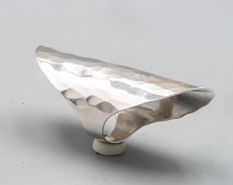 Hammered Sterling Silver Shield Ring – Long Statement Ring – Unisex Modernist Ring – Size US 10.5 / FR 63