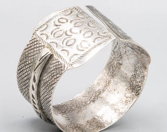 Antique Tunisian Silver Cuff Bracelet – Moor's Head Hallmark – Traditional Berber Bracelet – Early 20th Century