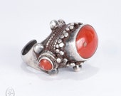 Handsome vintage Tibetan coral ring - Adjustable silver ring - Tibet - Nepalese ring - Ethnic Tibetan ring - Tibet jewelry - Coral - Boho