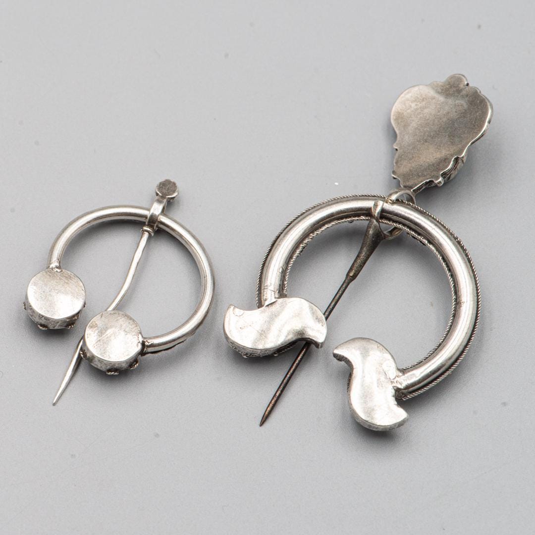 Lot De 2 Fibules (broches) - Neuf Sans Emballage