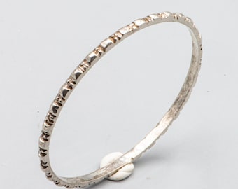 Vintage Berber Style Silver Bangle - Probably Algeria – Mid to Late 20th Century