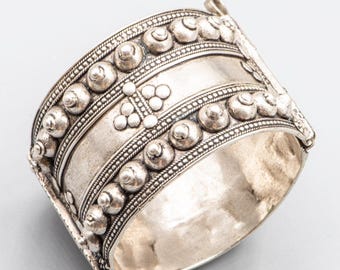 Authentic Bedouin Silver Bracelet – Vintage Ethnic Jewelry