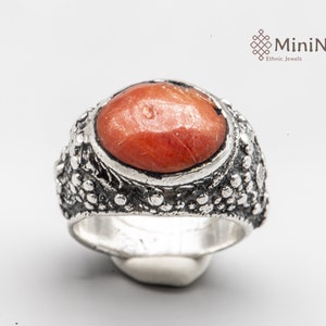 Vintage Yemeni silver ring with a coral cabochon - US size 6 - French size 52 -