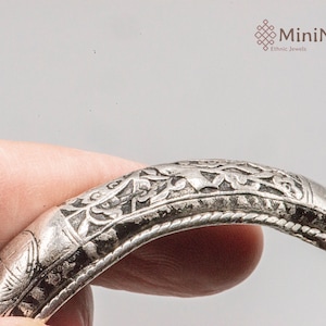 Vintage Silver Repoussé Bracelets – Chinese Floral Shòu Symbol Pair image 4