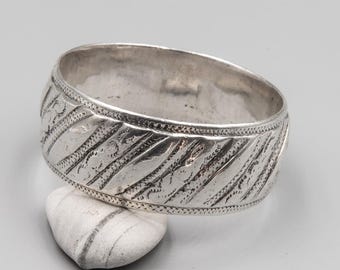 Rare Early 20th Century Moroccan Silver Bracelet – Heavy Tribal Cuff