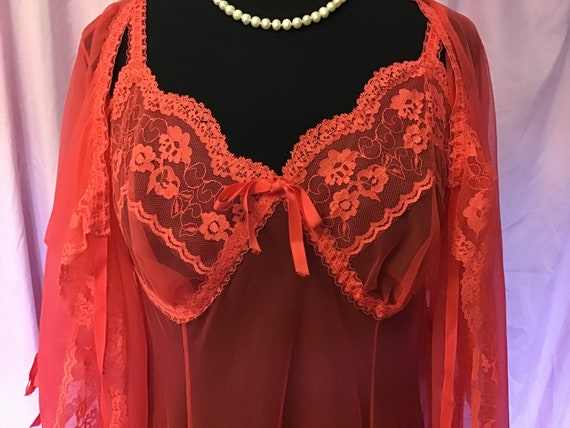 Vintage Red Negligée and Robe, Fredericks of Holl… - image 2