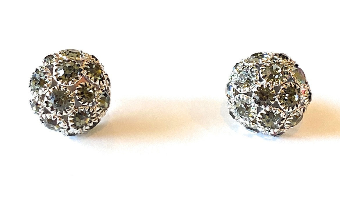 River Island - Boucles d'oreilles dôme en cristal