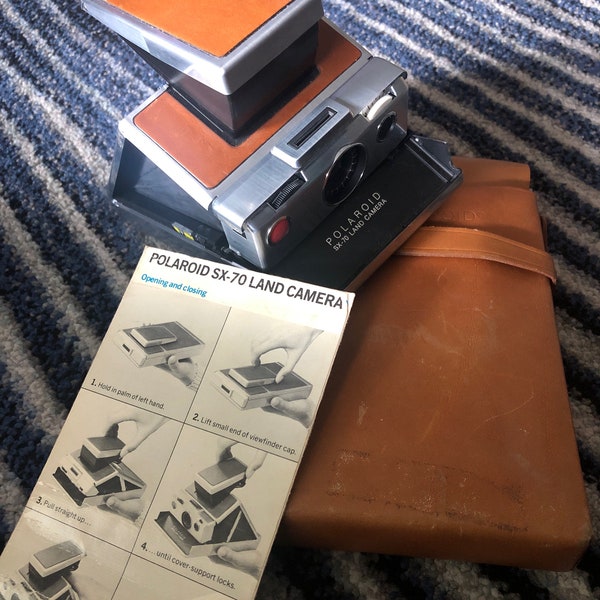 Polaroid Vintage SX-70 Land Camera with Leather Case