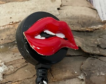 Lips Retractable Badge Reel: Novelty Badge Holder