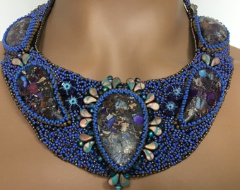 Collana con perline ricamate: diaspro Picasso blu, OOAK