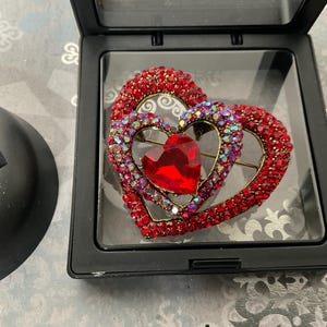 Valentines pin, vintage Christmas pin/brooch, beautiful heart crystal pin/brooch, comes with gorgeous gift box, beautiful presentation gift