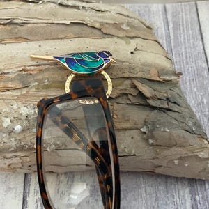 Eyeglasses holder pin, bird eyeglass holder, badge holder,sunglasses holder, wear on jackets, shirts,  never lose your glasses