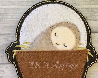 Away in a Manger Ornament ITH Embroidery Design