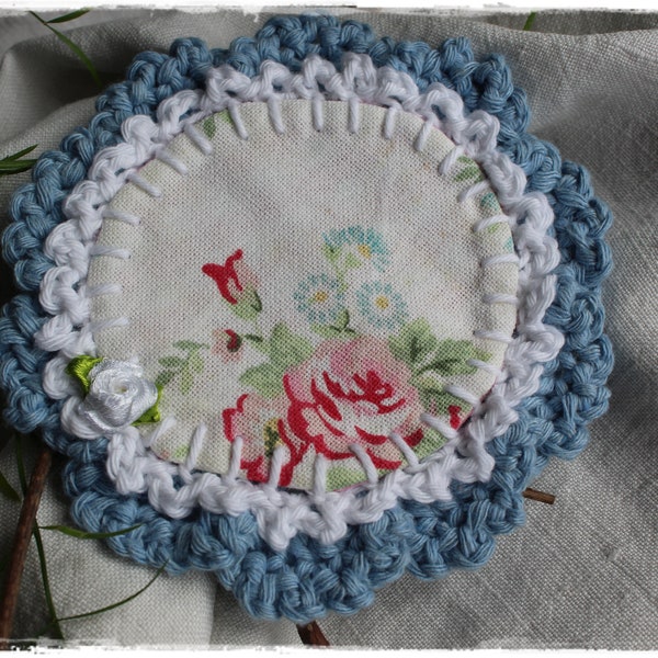 Untersetzer mit Greengate Rose umhäkelt blau weiß schöne Geschenkidee handmade by lavendelherzl