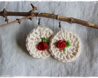 Crocheted earrings in country style and decorated with roses handmade by lavendelherzl Unikat