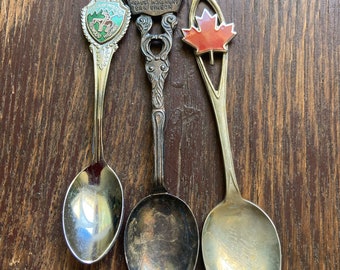 【きれいめファッション51選】上品さと清潔感をキープし Vintage Souvenir Etsy - 3 of Set Spoons カトラリー(スプーン等)