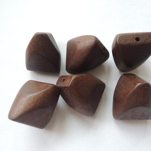 10 Pcs 25x27mm pyramid shape Geometric Figure Wooden beads-dye brown (NW163)