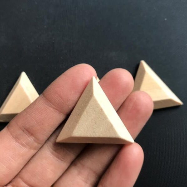 8Pcs  33mm triangle Wood charm no hole (NW428)