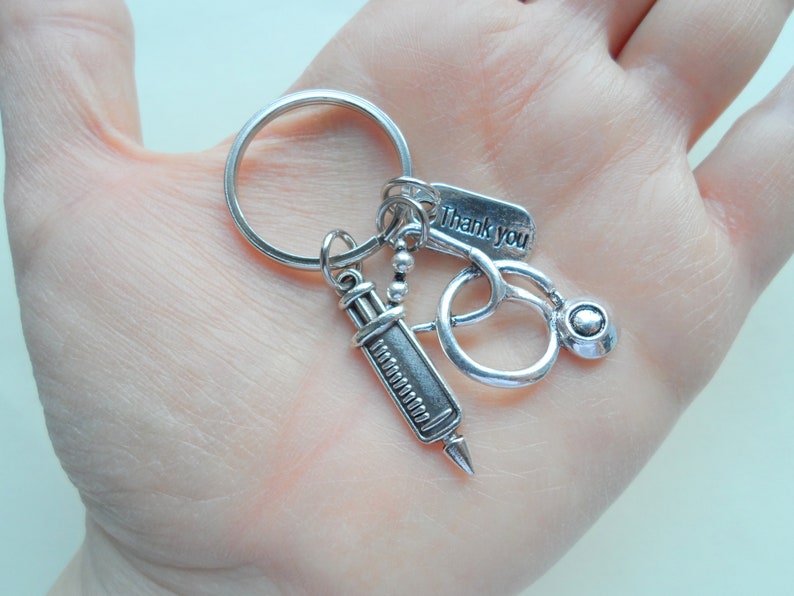 Gifts For Nurses Nurse Doctor Appreciation Keychain - Heart, Cap, Syringe & Stethoscope Charms Medical Themed Keychain Gift - Foto 14