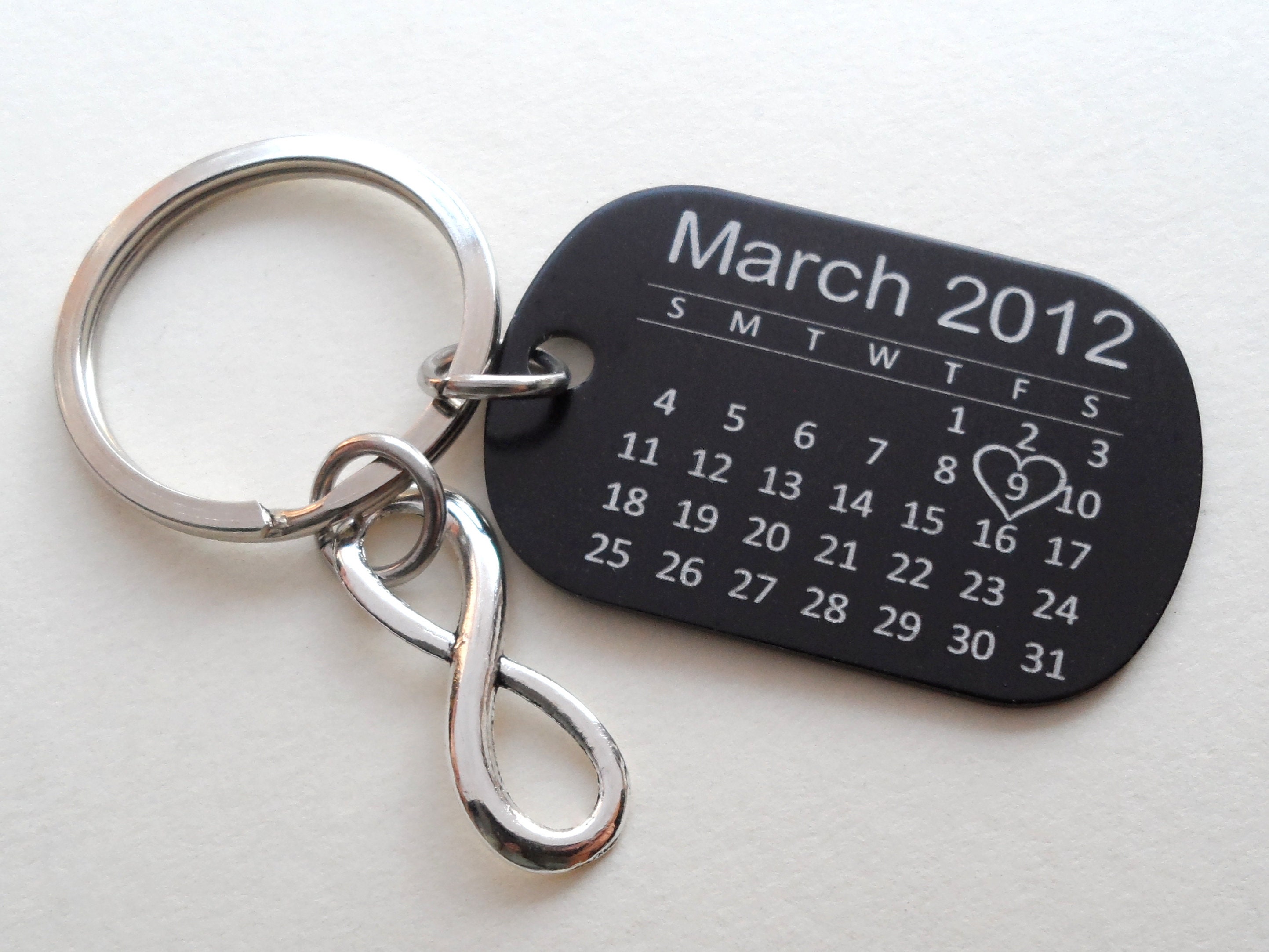 JewelryEveryday Custom Personalized Aluminum Anniversary Calendar Keychain